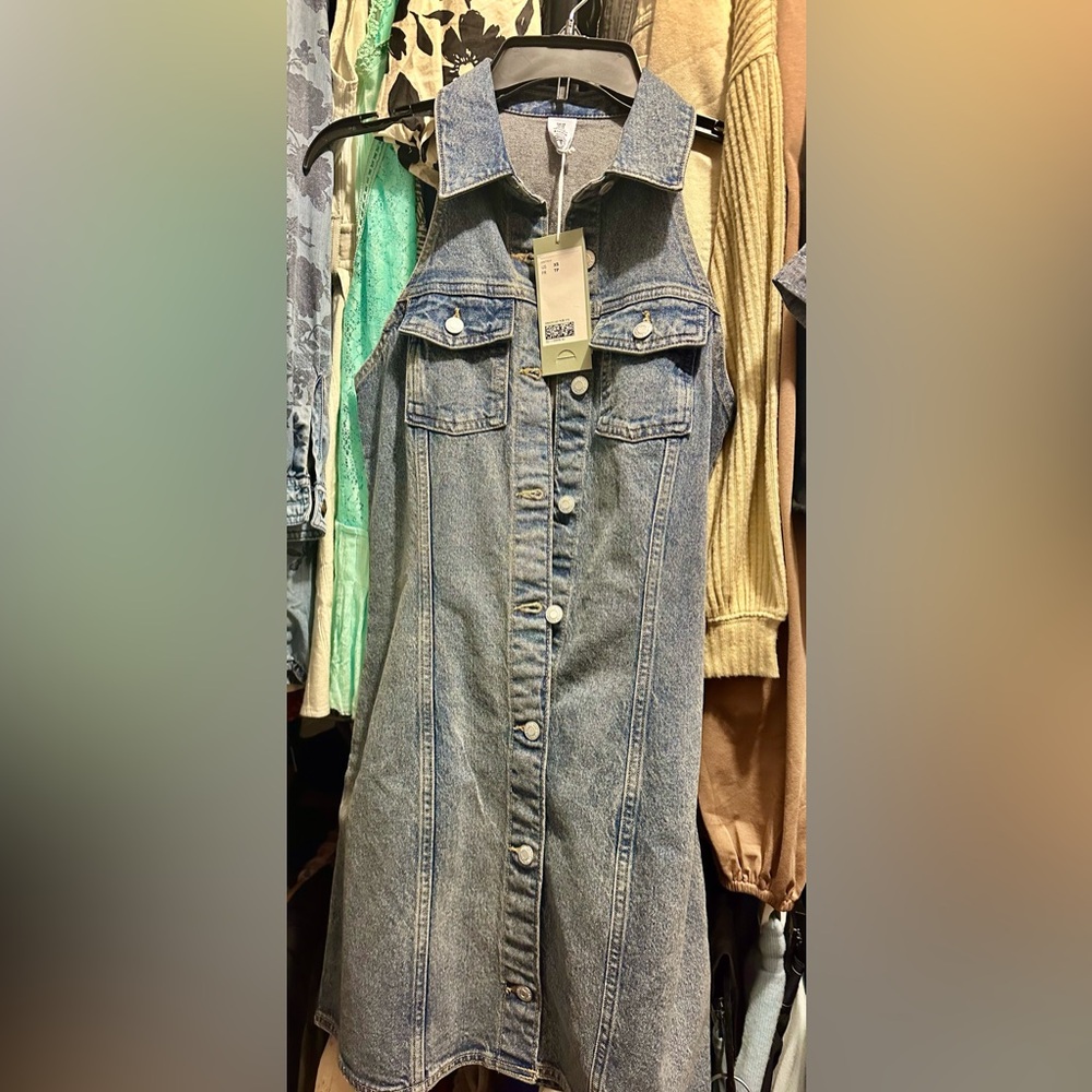 H&M denim dress, XS, new with tags, halter, collared, button up , knee length